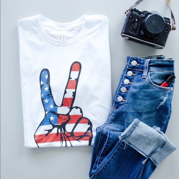 Peace in America Graphic Tee - Picture 6 of 7